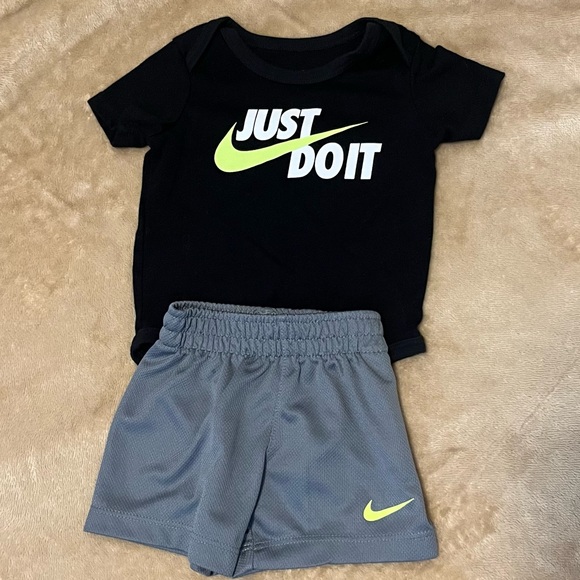 Lot of NIKE Boys Clothing T-Shirt Shorts Black Gray Boys Size 6/9 Month Logo - Picture 7 of 11